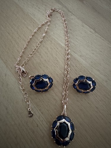 Kette mit anhänger und - ,