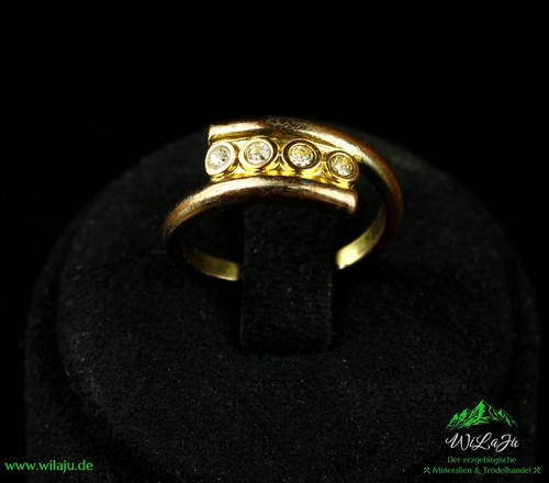 Ring goldfarben mit